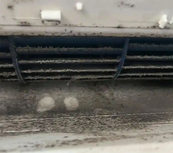张北空调吹的风有股烧焦味是怎么回事